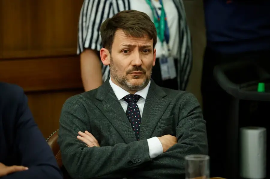 Oposición presentó AC contra exministro Diego Pardow