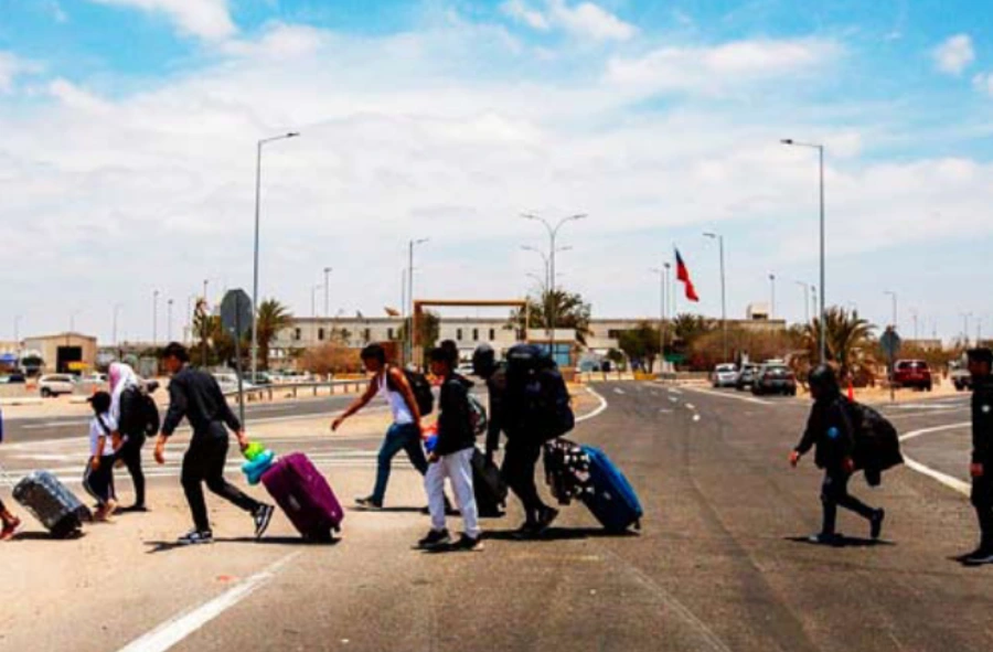 Perú considera “una crisis migratoria” en la frontera con Chile
