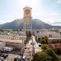 Paramount desafía a Netflix y presenta millonaria oferta por Warner Bros
