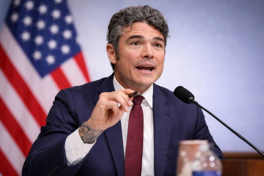 Renuncia jefe antiterrorista de EE.UU. por desacuerdo con guerra en Irán