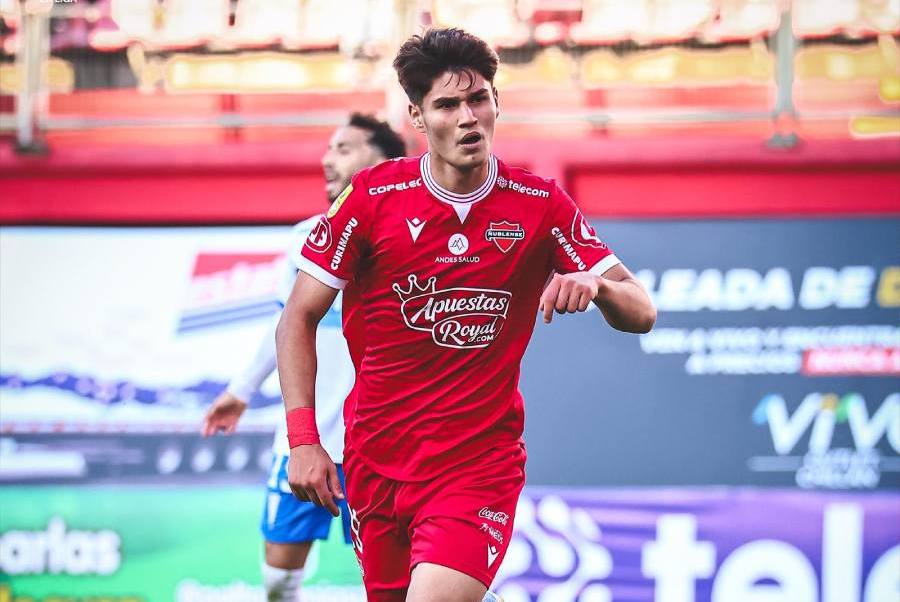 Dulce venganza: Ñublense derrota a la UC y lidera su grupo en la Copa de la Liga