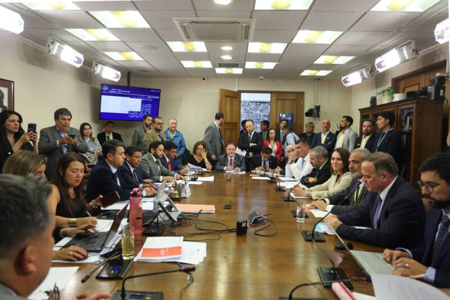 Sin mayorías claras, el Congreso obliga a Kast a negociar su agenda legislativa