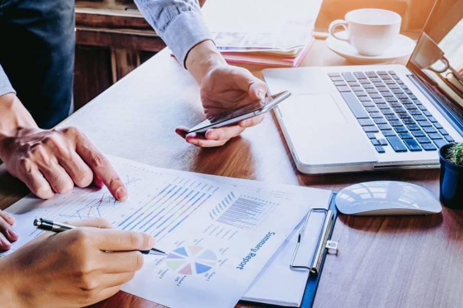 Gobierno defiende reducir el impuesto corporativo