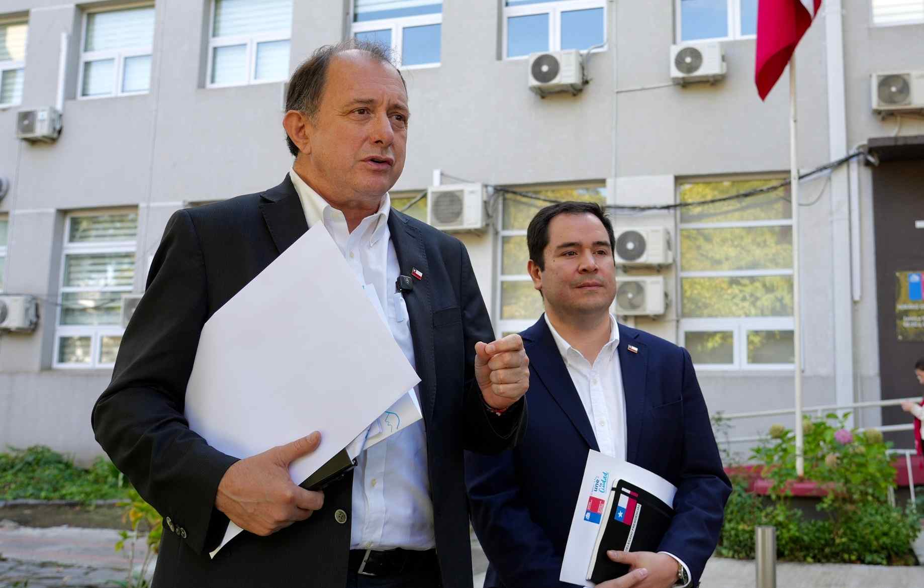 Ministro Poduje llegó a Ñuble para coordinar acciones de reconstrucción tras incendios