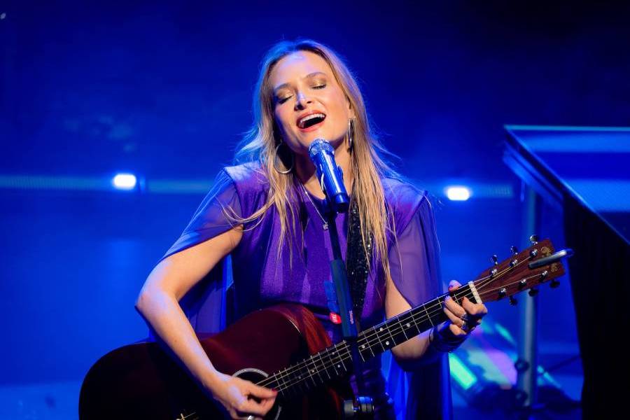 Tres mil asistentes y una variada oferta tuvo el teatro de Chillán con “Mil Motivos”