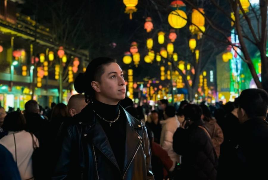 La historia del chillanejo que se tituló en Lengua y Literatura China y sueña con regresar al país asiático