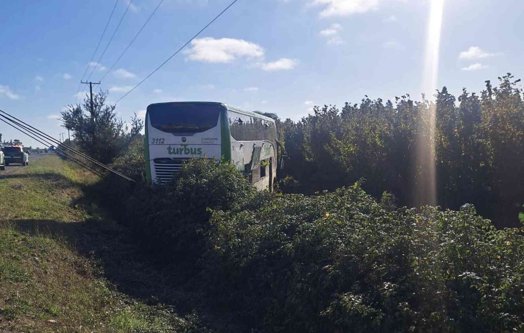 Accidente de un bus dejó 10 lesionados en la Ruta 5 Sur a la altura de Ñiquén