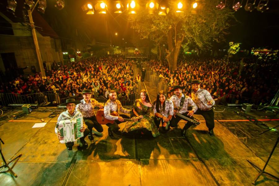Entremares y Los Chacareros de Paine animarán el XV Festival Nacional del Folclor