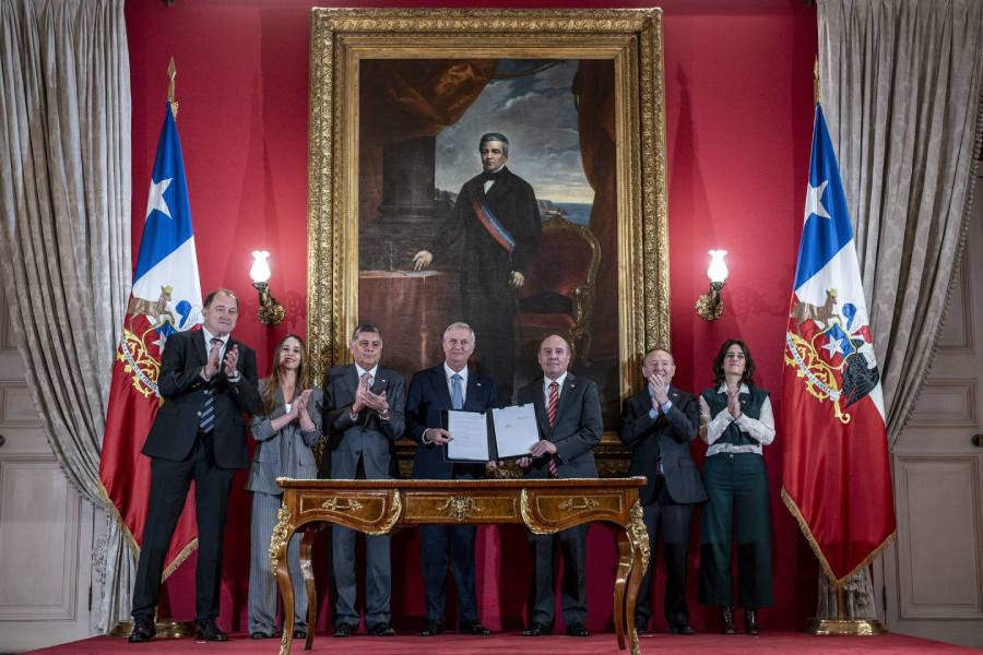 Presidente Kast firma proyecto de ley del Plan de Reconstrucción Nacional