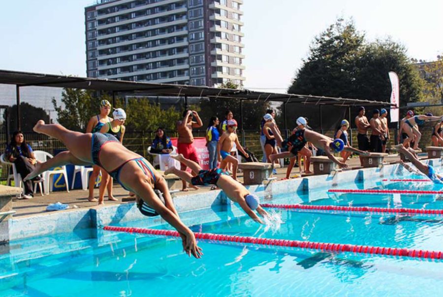 Realizan Primer Encuentro Escolar Comunal de Natación en la UdeC Campus Chillán