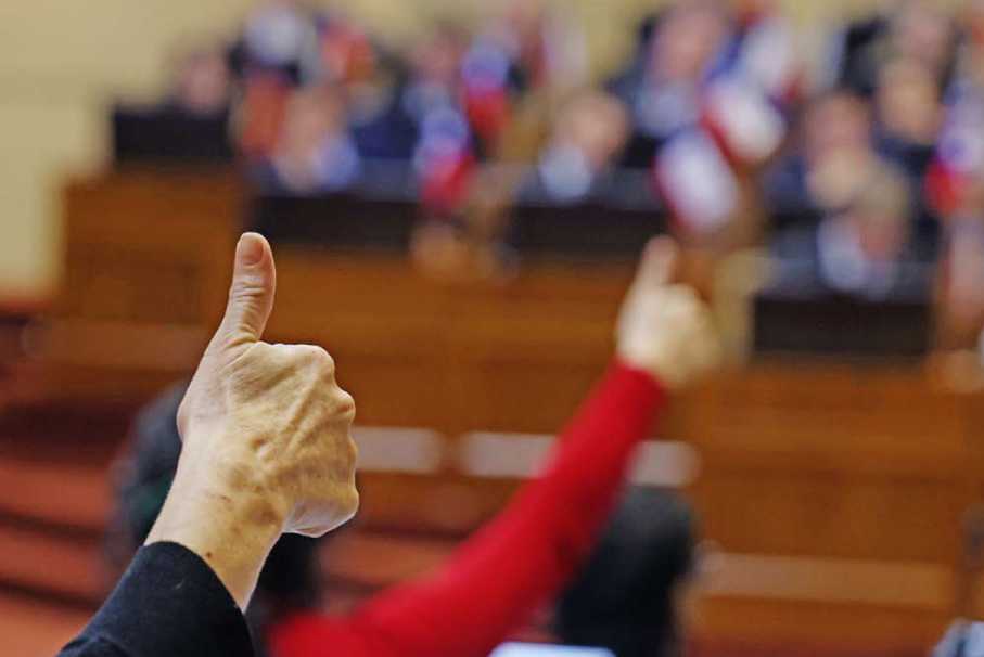 ‘Escuelas Protegidas’ avanza al Senado entre reparos por revisiones a estudiantes y amenaza de llegar al TC