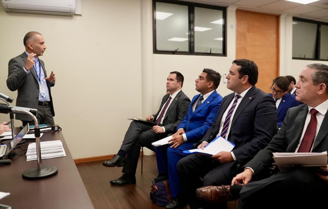 Gabinete regional de Ñuble se capacita en Contraloría en probidad y uso de recursos públicos