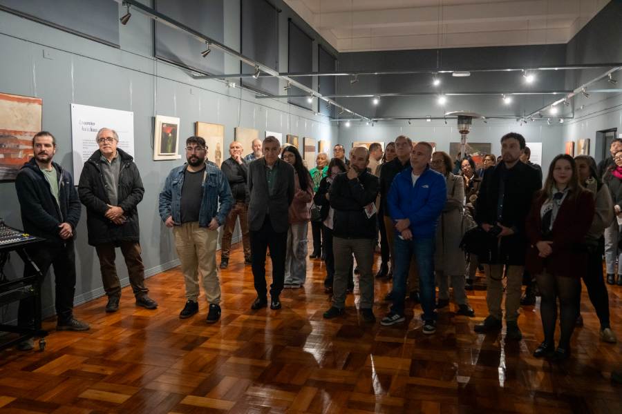 Sala de exposiciones Marta Colvin es reinaugurada con muestra de Hernando León