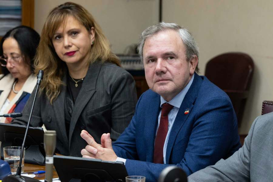 Megarreforma aterriza en el Senado bajo presión política y advertencia de larga negociación