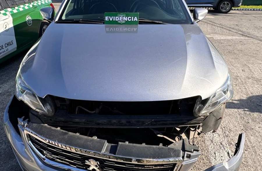 Asalto en local termina con persecución de tres adolescentes en auto robado en Chillán