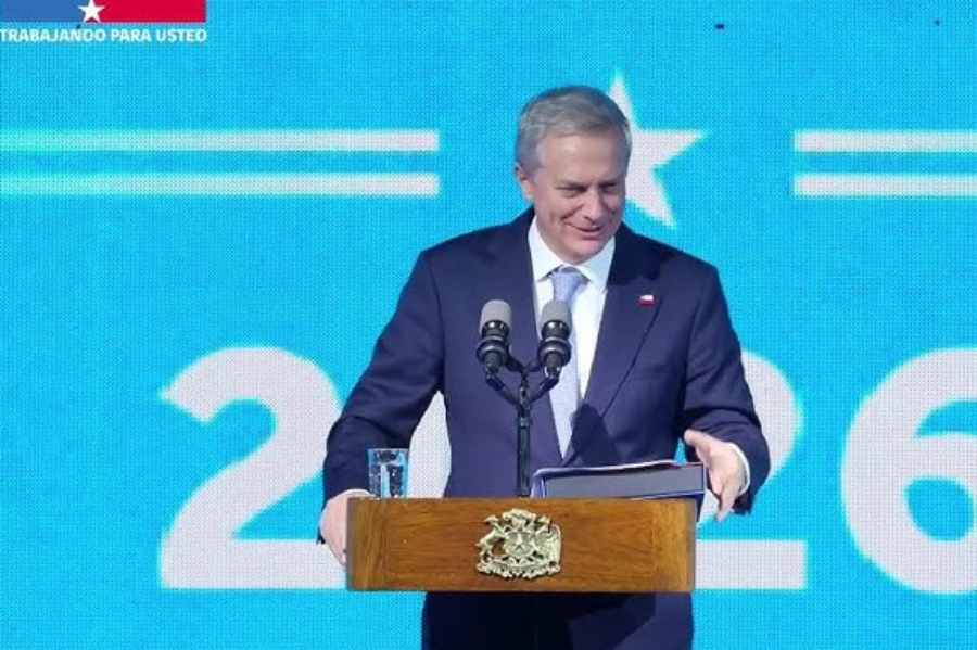 Kast califica de “metáfora” su promesa de expulsar migrantes