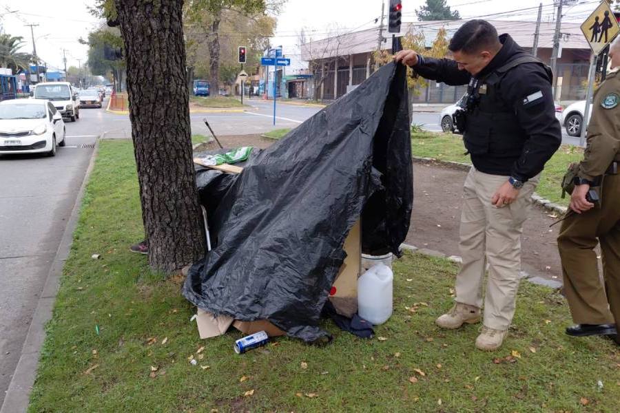 Retiran rucos y carpas en avenida Argentina tras reclamos vecinales