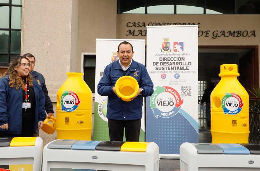 Instalan nueve contenedores para reciclaje en Chil