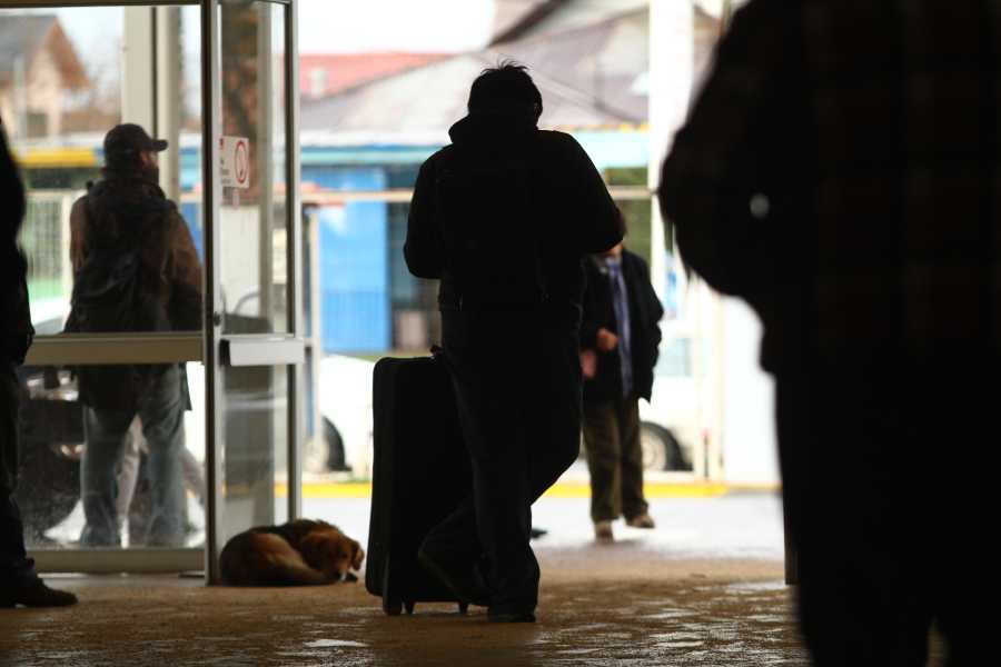 Pasajero portaba mochila con más de un kilo de coc