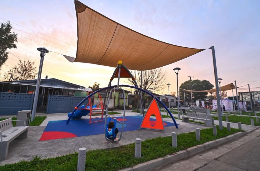 Espacio abandonado se transforma en plaza en Población Nuevo