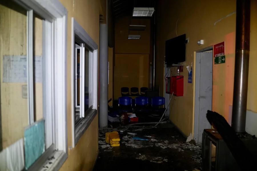 Evalúan habilitar hospital modular tras incendio que destruyó posta rural de Trehuaco